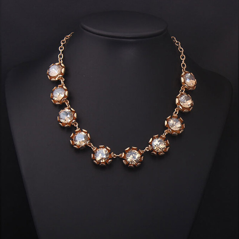 Women Accessories Dubai - 여성용 럭셔리 크리스탈 목걸이, 금도금 다이아몬드