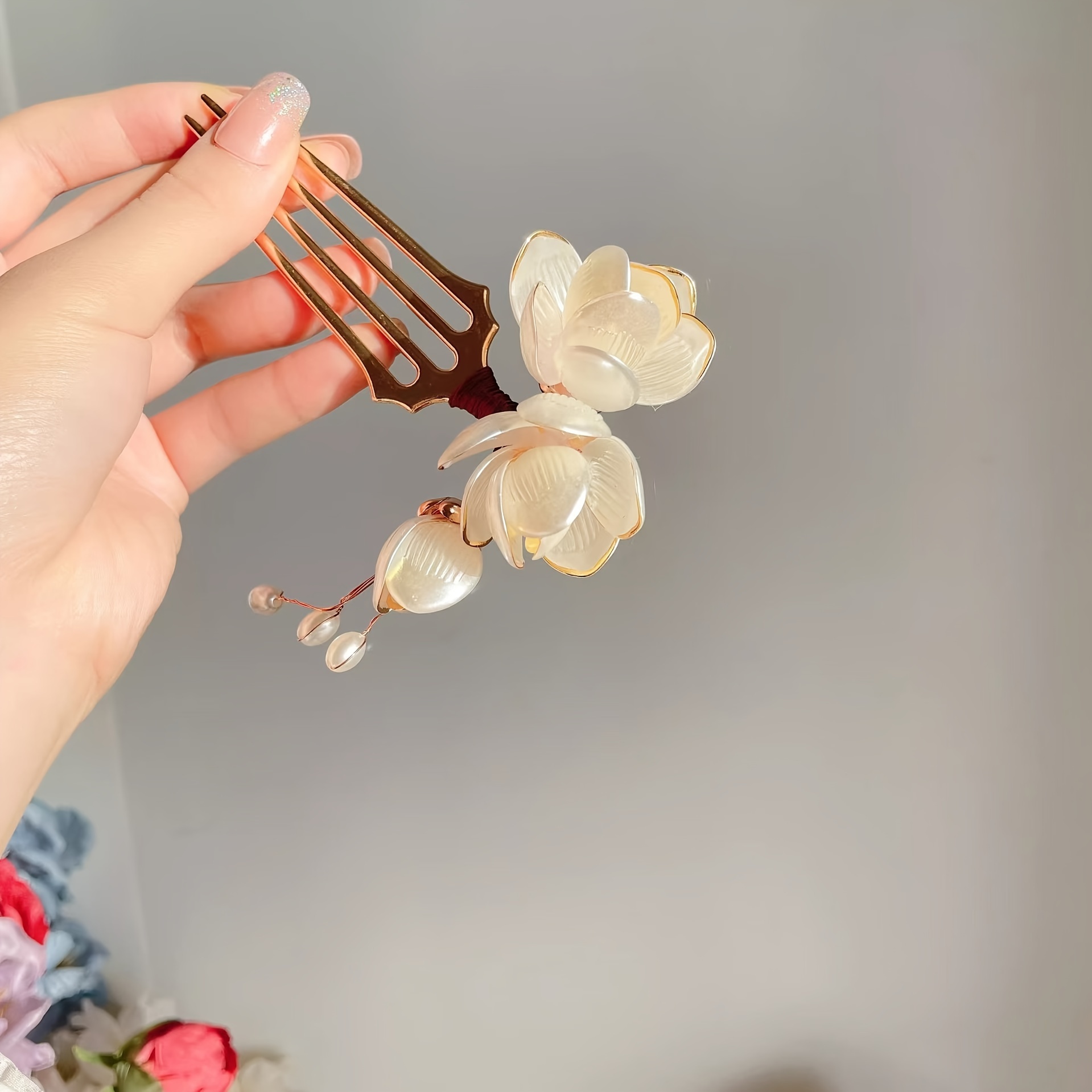Women Accessories For Wedding - 중국 스타일 쉘 목련꽃 헤어 빗