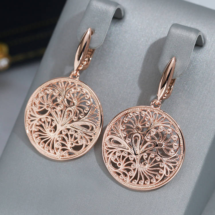 여성을위한 Wbmqda 중공 금속 꽃 롱 드롭 귀걸이  - Women Accessories Dubai 리뷰 및 가격