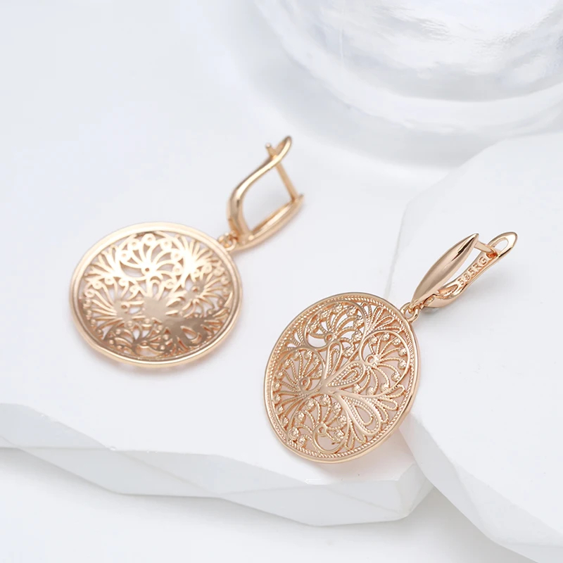 여성을위한 Wbmqda 중공 금속 꽃 롱 드롭 귀걸이  - Women Accessories Dubai 리뷰 및 가격